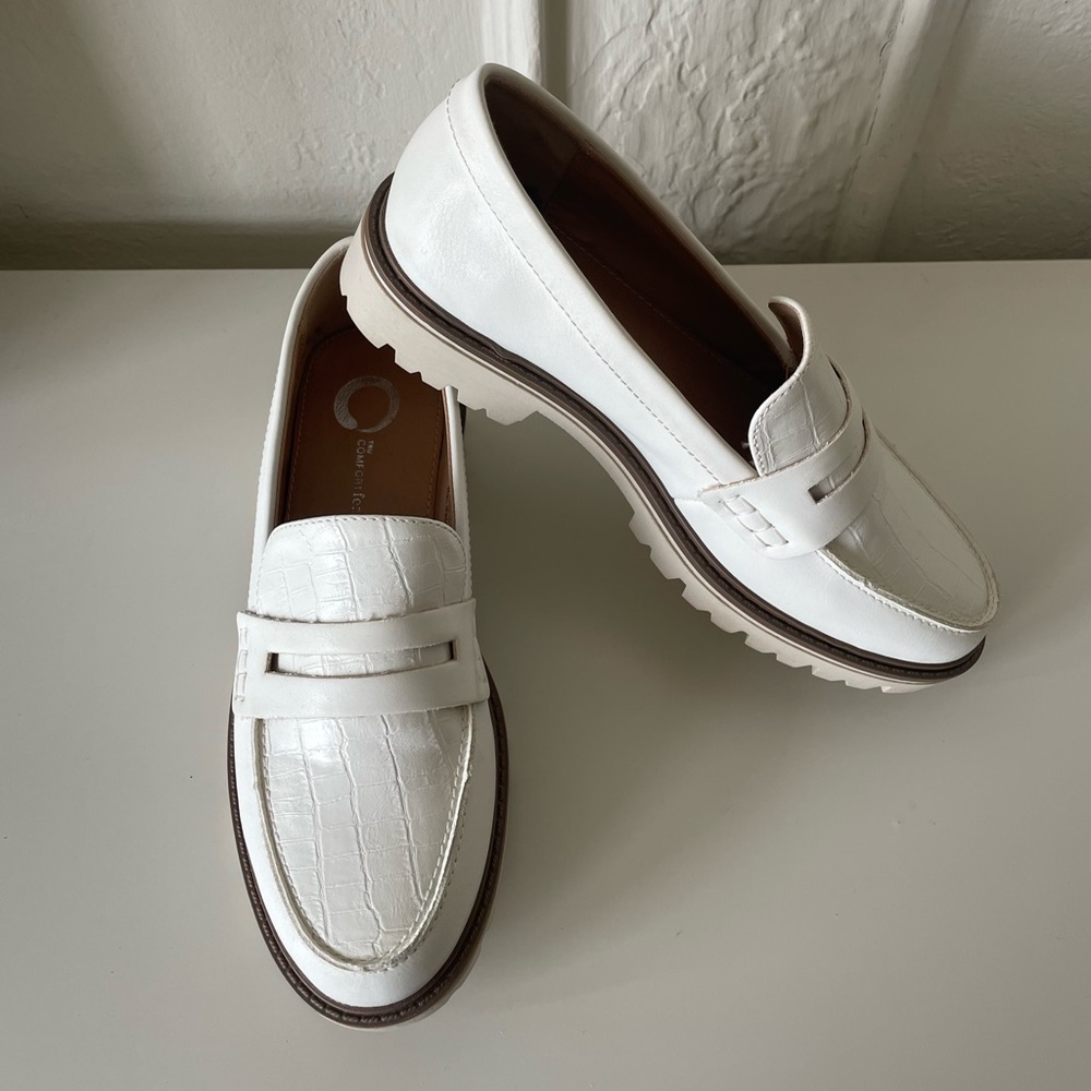 Journee Collection Women's Kenly Flats